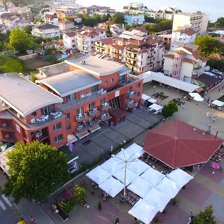 Apartahotel The Red 2*