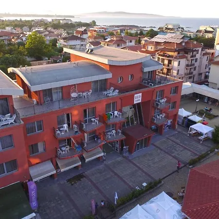 Hotel apartamentowy The Red 2*