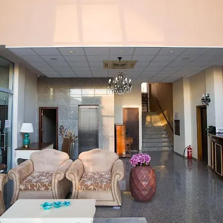 Apartahotel The Red 2*