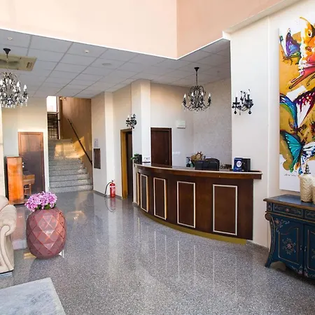 The Red Apartahotel 2*