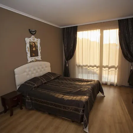 The Red Hotel apartamentowy 2*