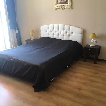 The Red Apartahotel 2*