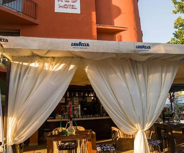 Aparthotel The Red 2*