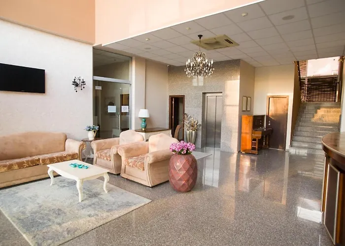 The Red Aparthotel 2*