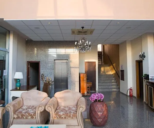 Aparthotel The Red 2*