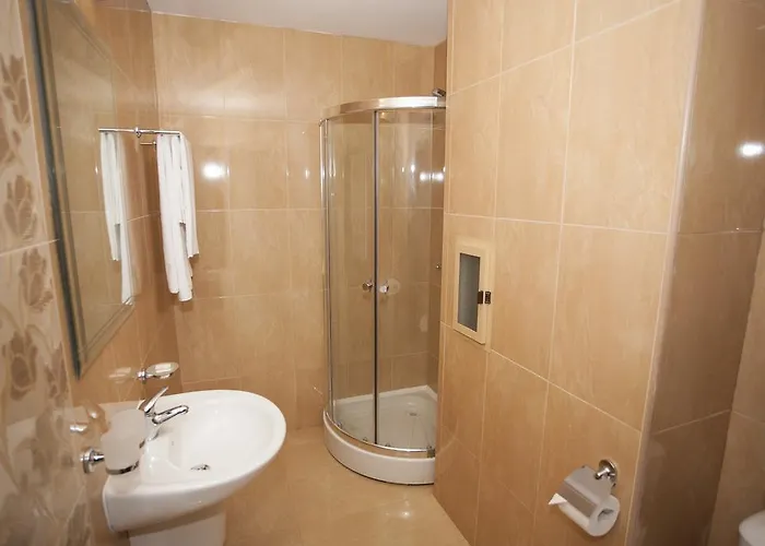 Aparthotel The Red 2*