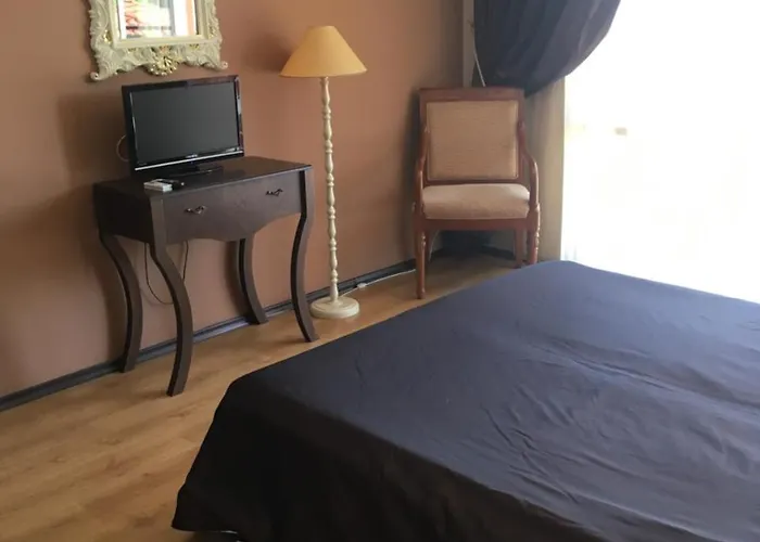 The Red Aparthotel 2*